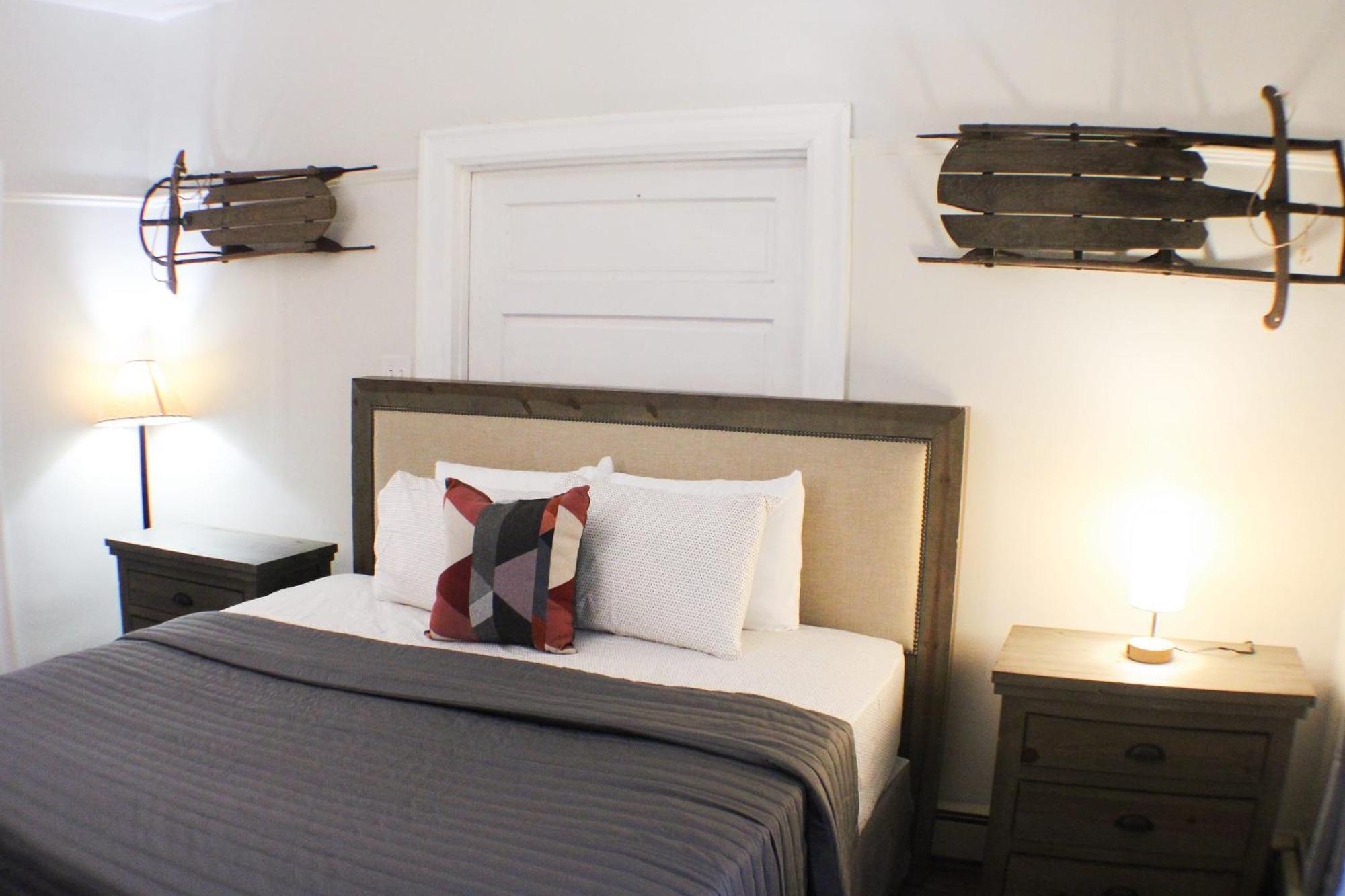 Mathilda Street Trio - The With King Bed Apartment *