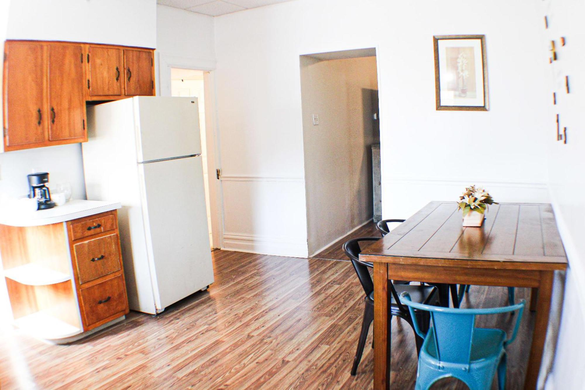 Mathilda Street Trio - The With King Bed Apartment Pittsburgh